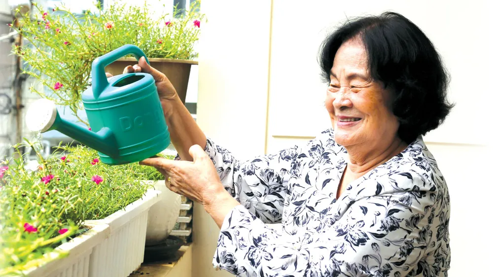 Anh hùng Lực lượng vũ trang nhân dân, Đại tá Nguyễn Thị Thảo tại tư gia (ẢNH: DIỄM MI)