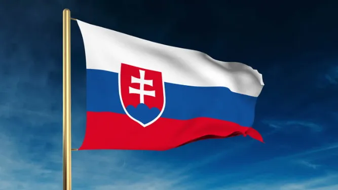 Quốc kỳ Cộng hòa Slovakia. Ảnh: TTXVN