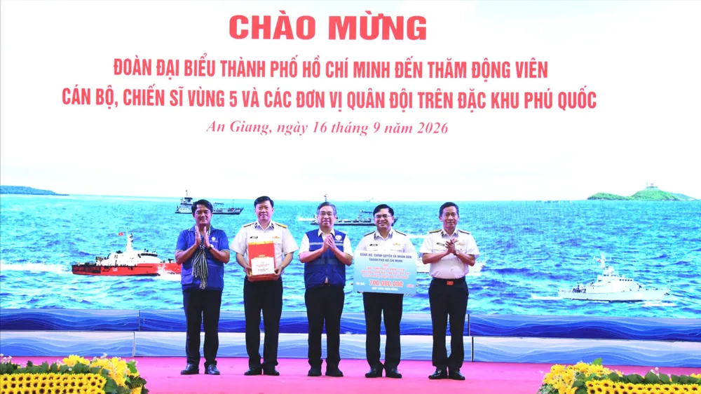TPHCM trao tặng nhiều công trình đến cán bộ, chiến sĩ ở đặc khu Phú Quốc