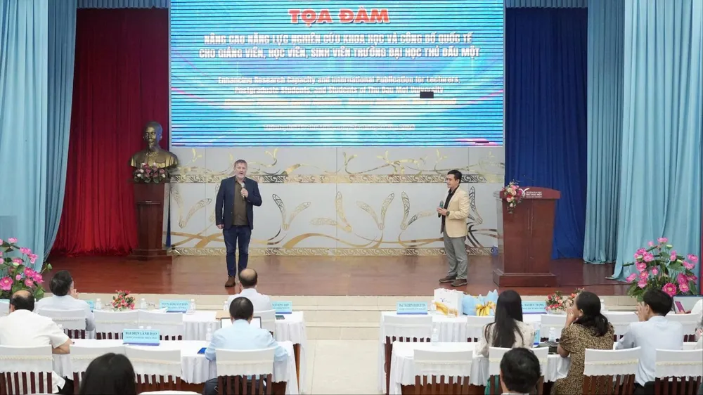 Nâng cao năng lực nghiên cứu khoa học cho giảng viên, sinh viên