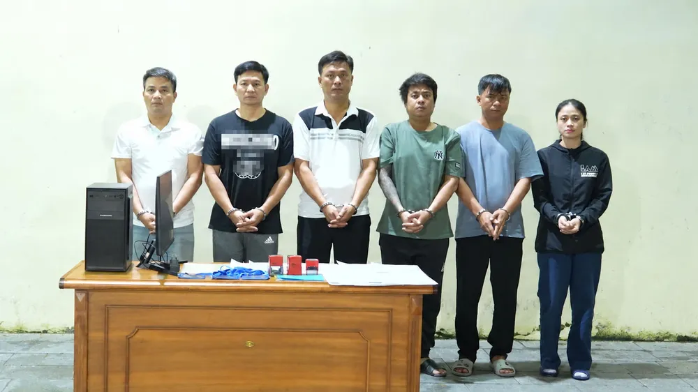 Khởi tố 6 người núp bóng hợp đồng mua bán nợ để cưỡng đoạt tài sản