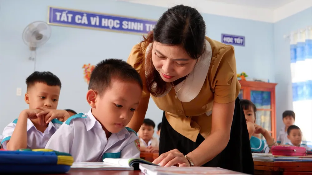 Nâng bước học sinh nghèo trên quê hương cụ Huỳnh Thúc Kháng