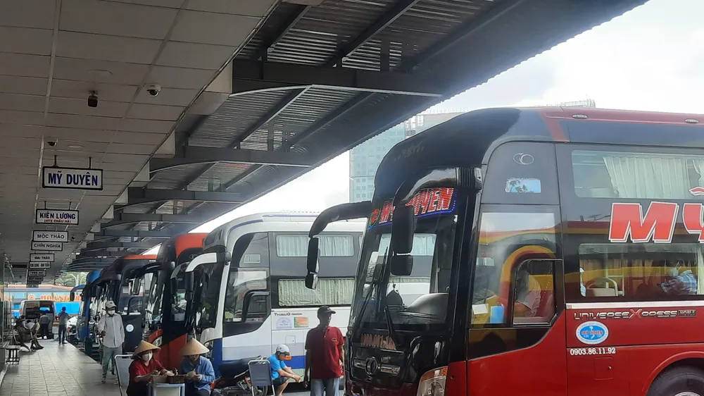 Bến xe, nhà ga thưa thớt khách trong dịp nghỉ lễ