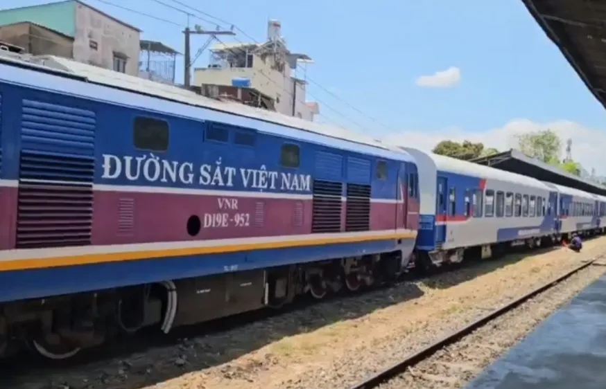 Hàng không, đường sắt vận chuyển miễn phí hàng hóa cứu trợ lũ lụt 