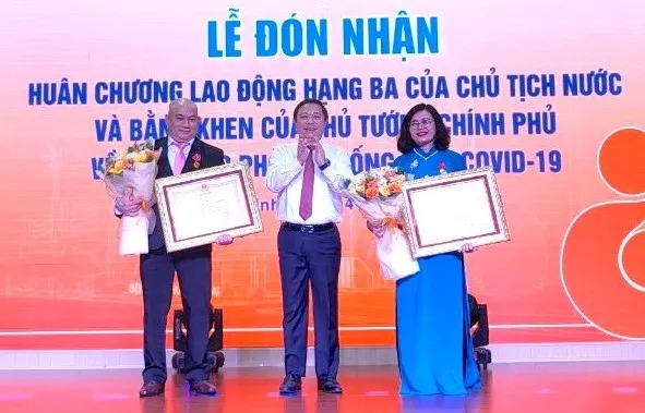 Bệnh viện Hùng Vương đón nhận Huân chương Lao động hạng Ba 