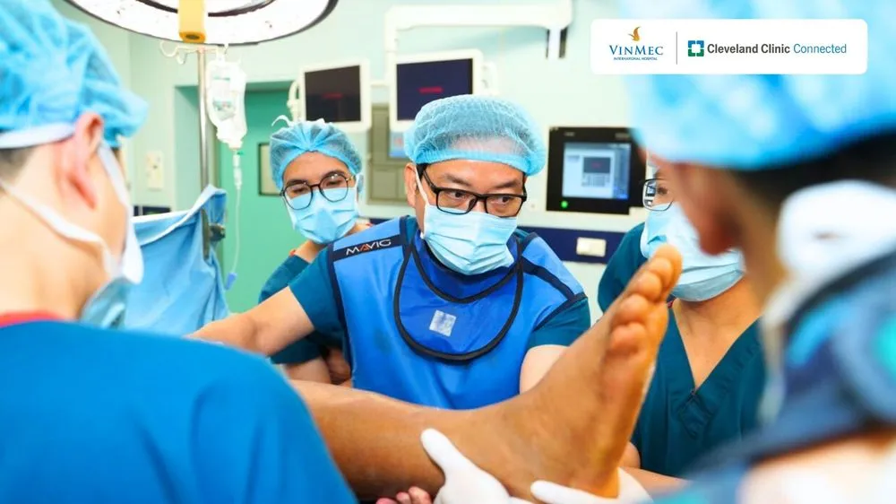 Gãy xương cẳng chân khi chơi thể thao, bao lâu sẽ ổn?