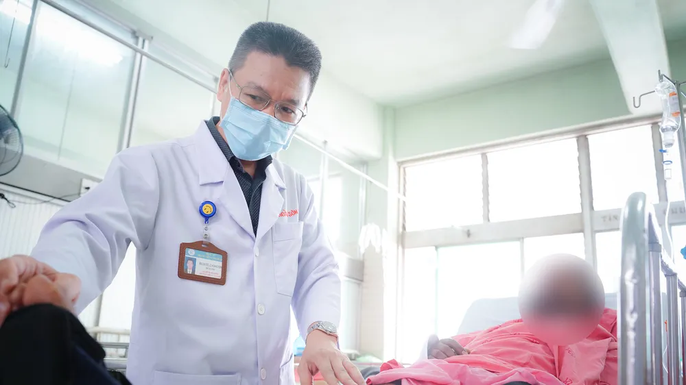 Nạn nhân vụ cháy giàn khoan mỏ Sông Đốc đang được điều trị tại Bệnh viện Chợ Rẫy