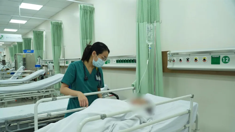 Vụ nghi ngộ độc sau ăn bánh mì tại TPHCM: 3 bệnh viện tiếp nhận 17 trường hợp 