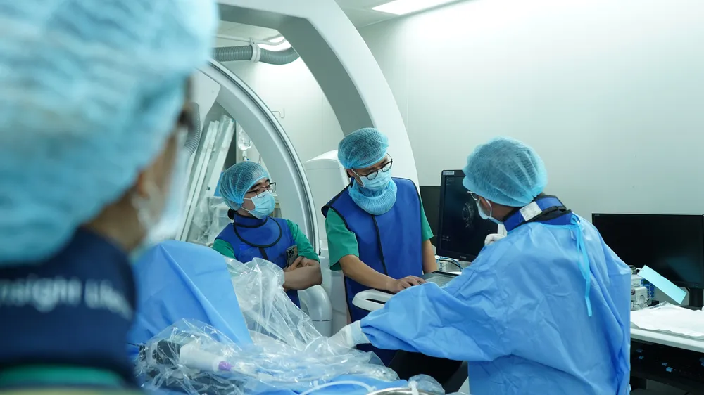 Kỹ thuật mới điều trị tắc động mạch chi cho người cao tuổi
