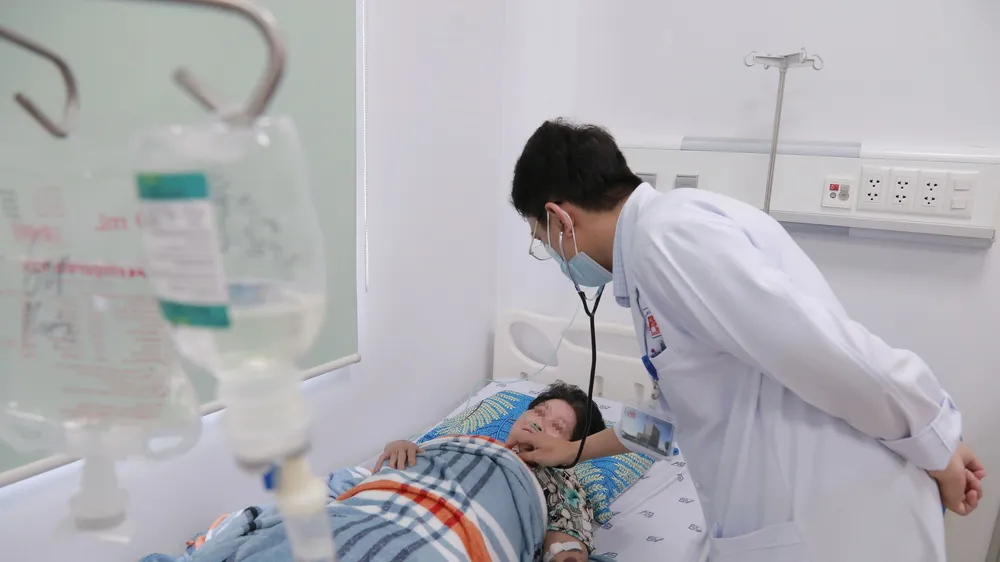 Người phụ nữ ở TPHCM suýt mất mạng vì mèo cắn