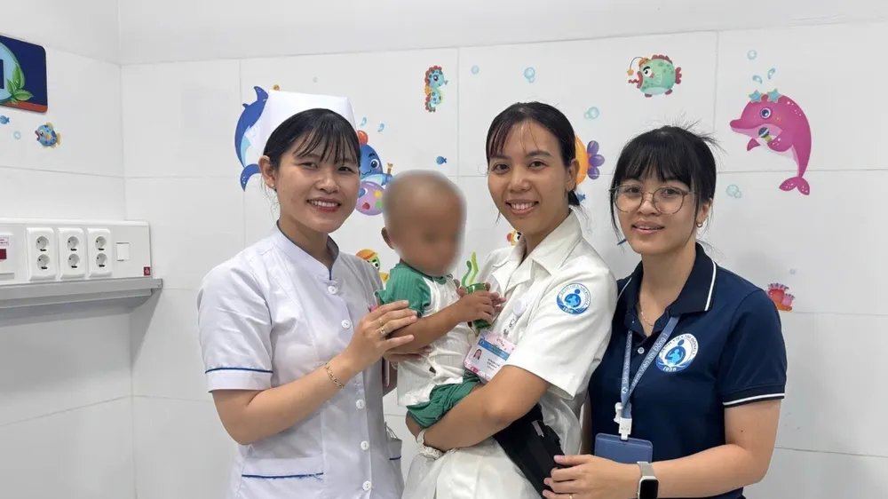 Bé trai 2 tuổi bị bạo hành đã xuất viện