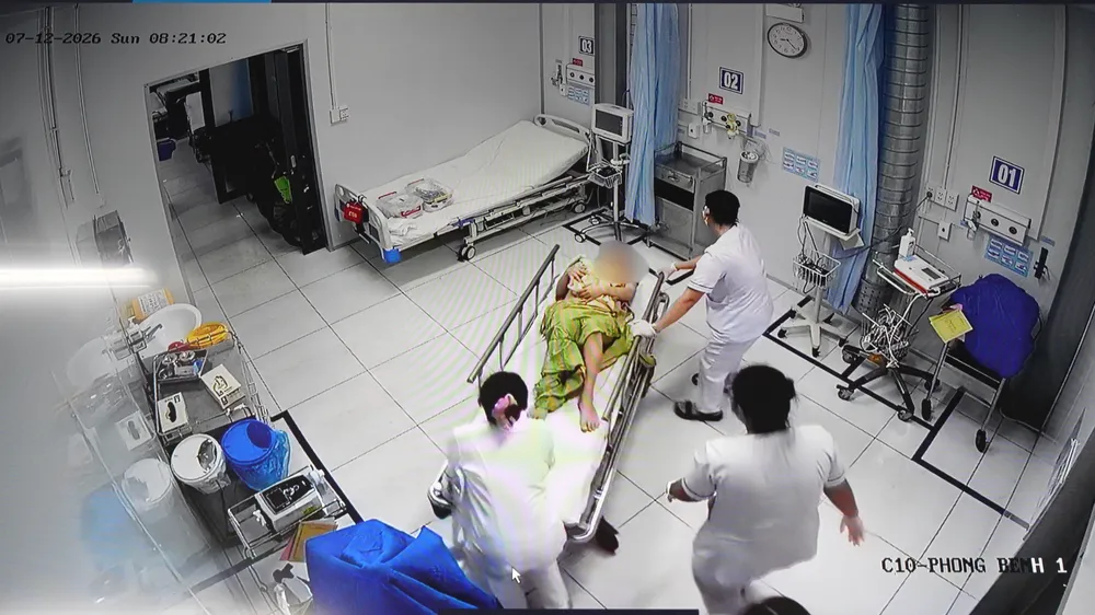 Cảnh sát giao thông mở đường giúp sản phụ và trẻ sơ sinh đến viện an toàn
