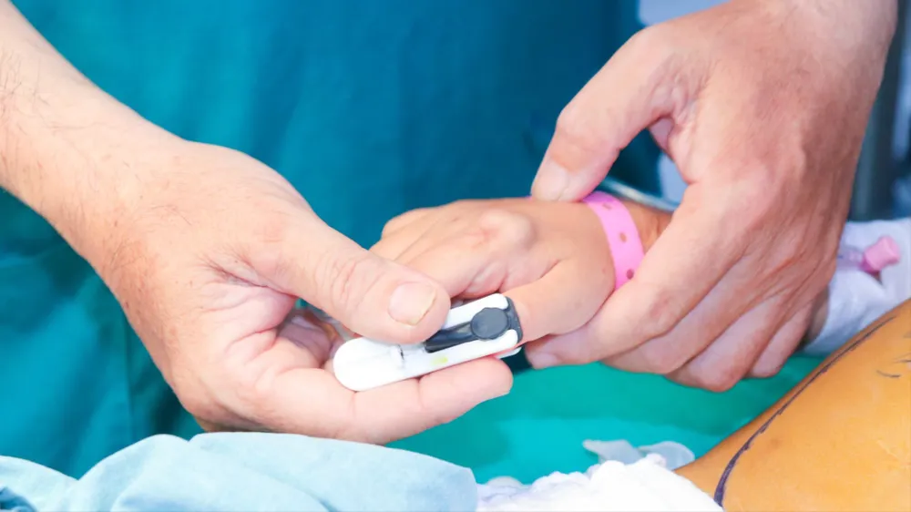 Ghép thận xuyên Việt cứu bé trai 7 tuổi tại TPHCM 