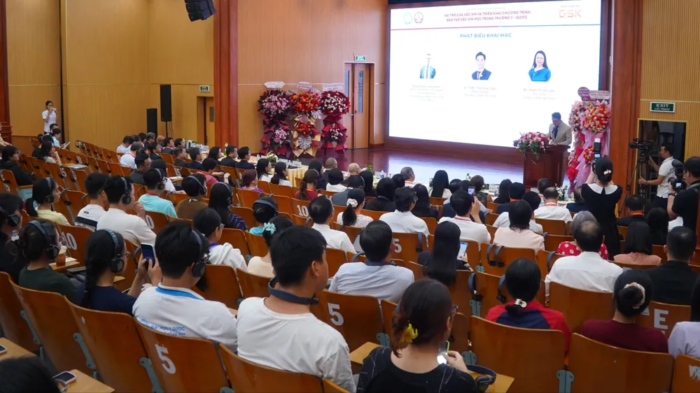 Đại học Y Dược TPHCM đưa vaccine vào chương trình đào tạo sau đại học