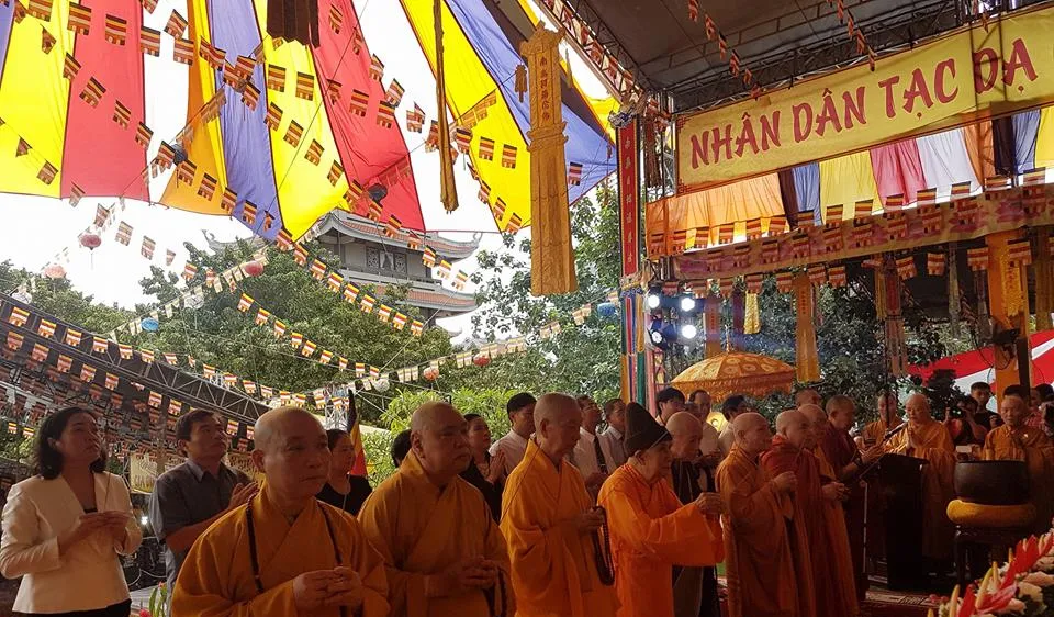 Tưởng niệm các anh hùng, liệt sĩ hy sinh vì nền độc lập dân tộc