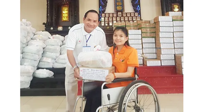 Tặng hơn 600 phần quà cho người nghèo, người tàn tật