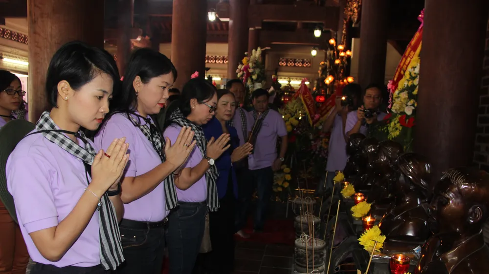 Đoàn cán bộ tuyên giáo, báo chí TPHCM viếng mộ cố Tổng Bí thư Trần Phú