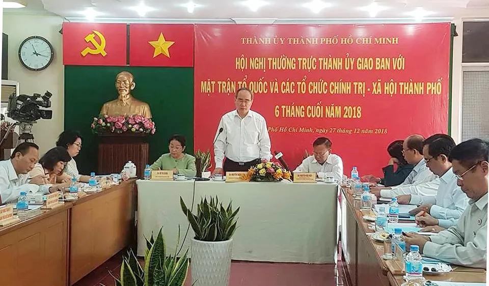 Gần dân, lắng nghe dân để giám sát và thực hiện các chính sách chăm lo cho dân 