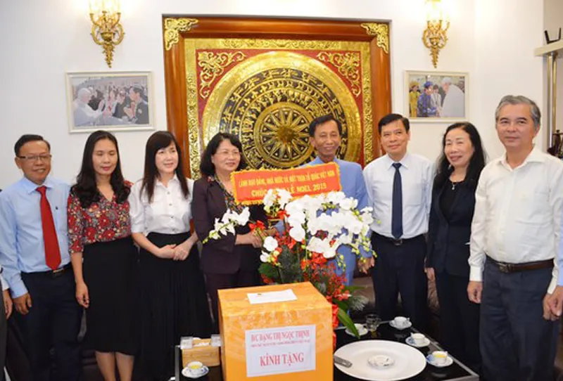  Phó Chủ tịch nước Đặng Thị Ngọc Thịnh chúc mừng Giáng sinh Hiệp sĩ Đại Thánh giá Lê Đức Thịnh