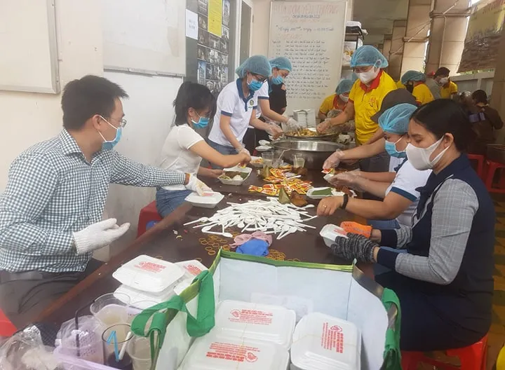 Hơn 90.000 bữa cơm yêu thương giúp người nghèo vượt qua dịch Covid-19