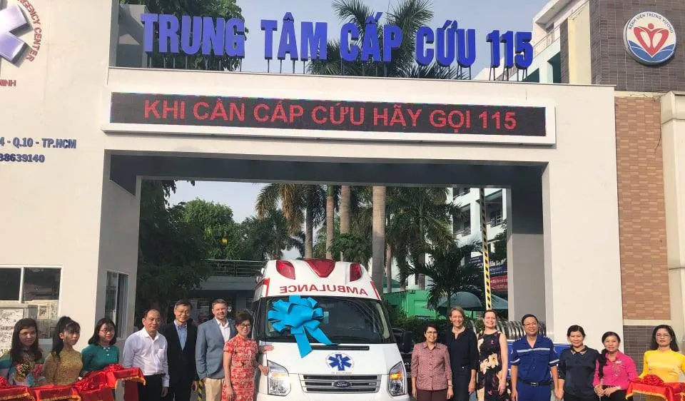 Bàn giao xe cứu thương và thiết bị y tế cho Trung tâm Cấp cứu 115 TPHCM