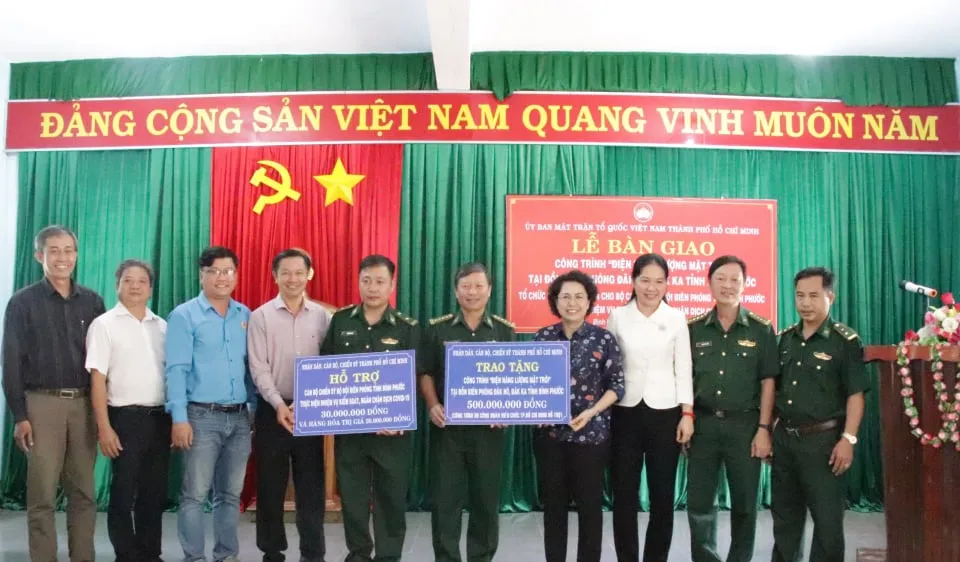 Bàn giao công trình điện năng lượng mặt trời tặng Biên phòng tỉnh Bình Phước