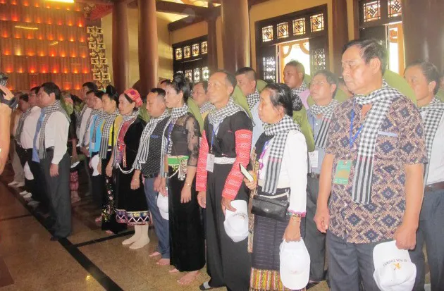 Đoàn đại biểu già làng, trưởng bản tiêu biểu các tỉnh biên giới phía Bắc dâng hương đền Bến Dược 