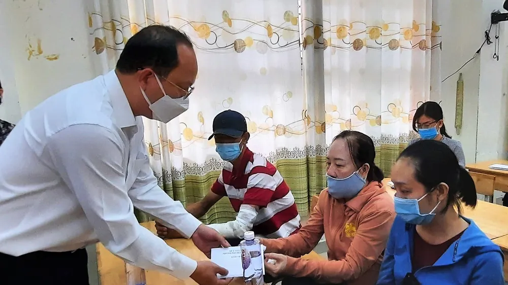 Lãnh đạo TPHCM thăm hỏi, chia buồn gia đình các nạn nhân trong vụ cháy tại quận 11 
