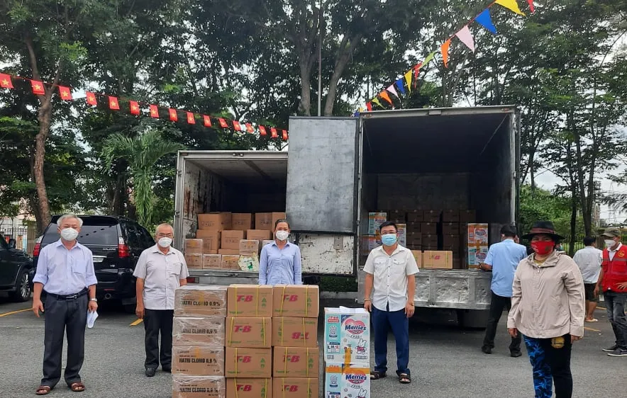 Trao tặng 5.500 túi thuốc đến các F0 cách ly tại nhà