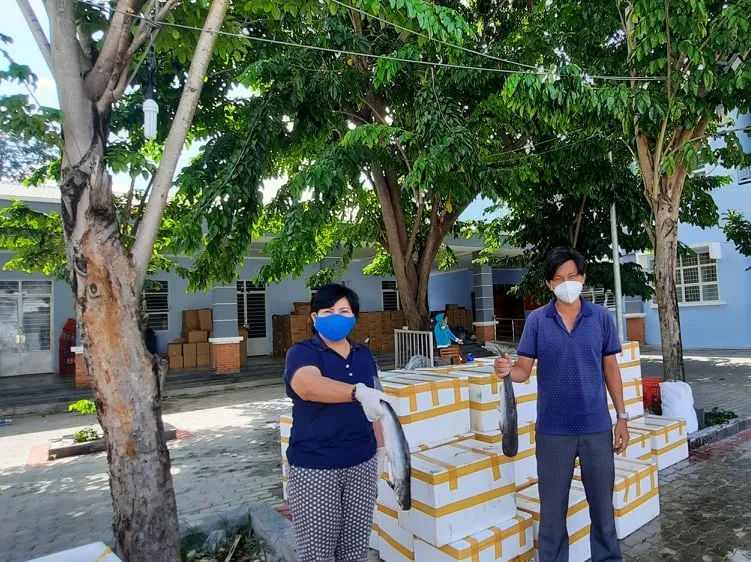Tặng bệnh nhân Covid-19 trên địa bàn huyện Nhà Bè 3 tấn cá tươi