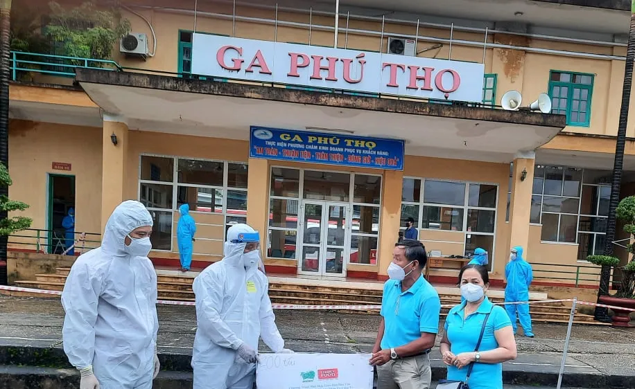 Tiếp nhận 200 túi thuốc nghĩa tình do TPHCM trao tặng