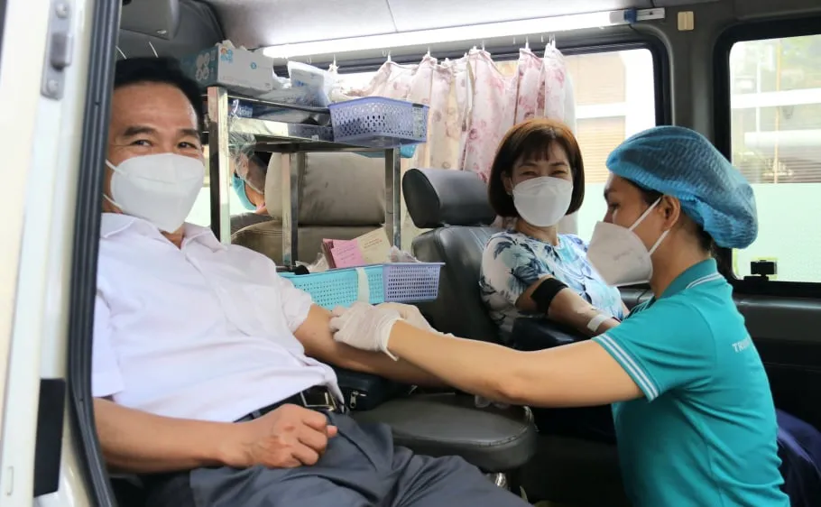 Cán bộ, công nhân viên Công ty Fosco tham gia hiến máu cứu người