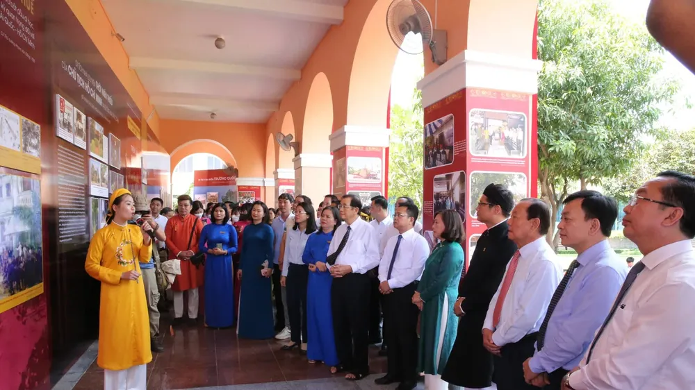 Khai mạc triển lãm chuyên đề “Về nơi dấu chân Người”