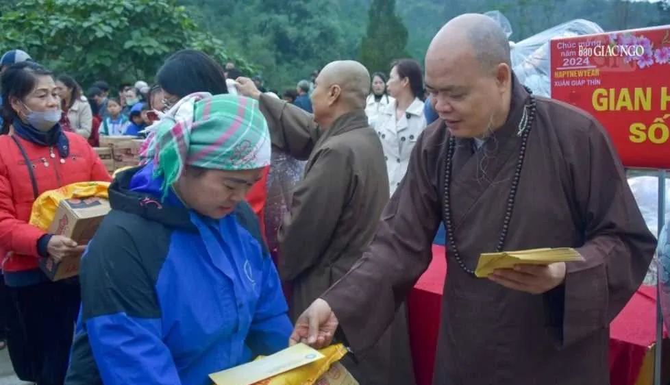 “Tết yêu thương” đến với hàng ngàn hộ nghèo, gia đình chính sách vùng núi cao biên giới 