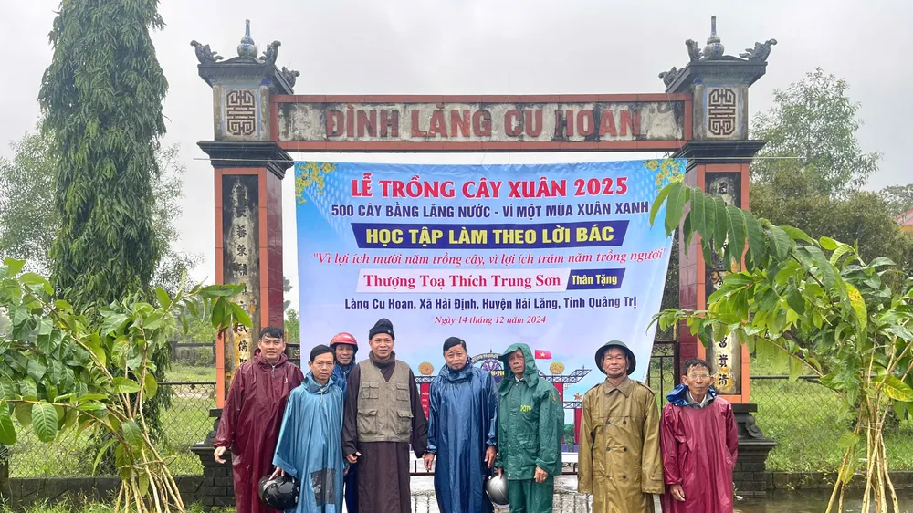 Lễ trồng cây xanh xuân 2025 và tiếp nhận 500 cây bằng lăng nước