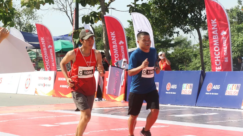 Nhiều người lựa chọn chạy marathon để rèn luyện sức khỏe. Ảnh: NGUYỄN ANH