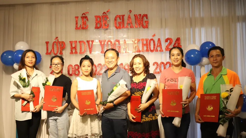 Học viên vượt qua bài kiểm tra kết thúc lớp đào tạo sẽ được cấp giấy chứng nhận do Sở Văn hóa Thể thao TPHCM cấp. Ảnh: NGUYỄN ANH