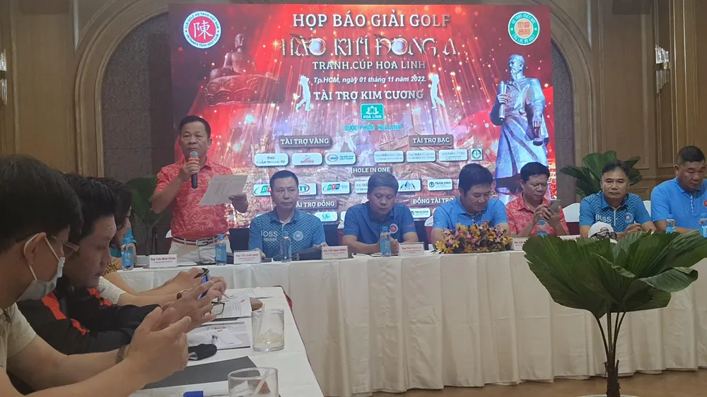 Ban tổ chức chia sẻ các thông tin giải đấu tại buổi họp báo