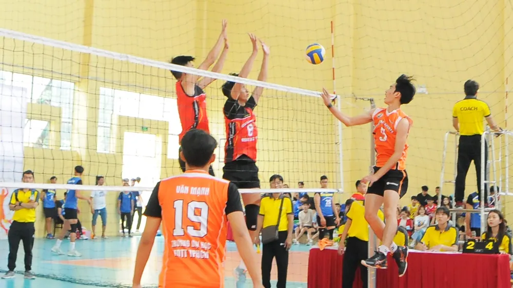 Dù lần đầu được tổ chức, song giải bóng chuyền sinh viên Thiên Tân Championship được đầu tư quy mô và chất lượng. Ảnh: HỒ VŨ