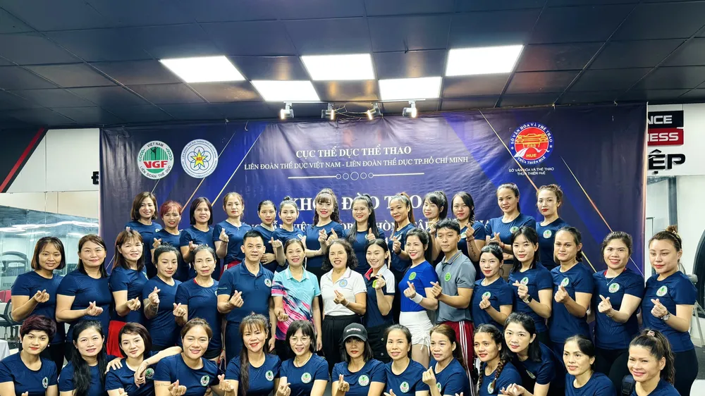 Gần 40 học viên tham dự lớp đào tạo hướng dẫn viên. Ảnh: LP