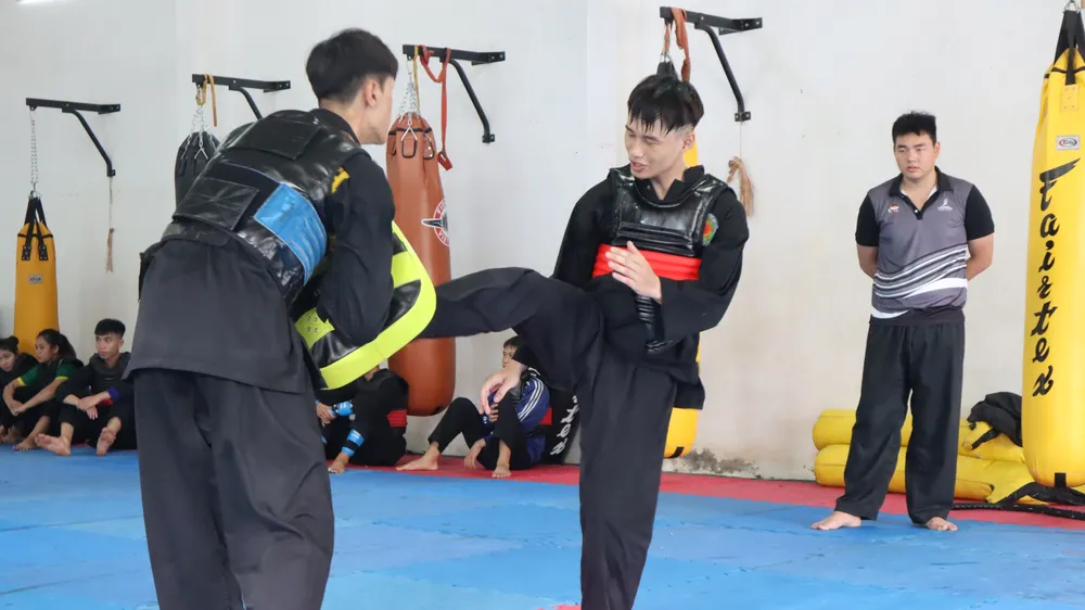 Đội tuyển pencak silat TPHCM tích cực tập luyện cho giải vô địch trẻ quốc gia sắp diễn ra. Ảnh: THANH TÙNG 