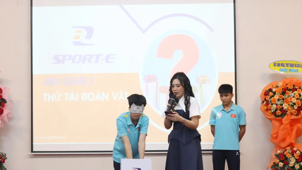 SPORT-E đồng hành cùng chương trình, xuyên suốt các trò chơi. Ảnh: THANH TÙNG 