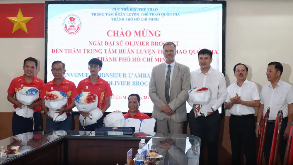 Ngài Đại sứ Pháp tại Việt Nam đến thăm và làm việc tại Trung tâm HLTTQG TPHCM. Ảnh: THANH TÙNG 