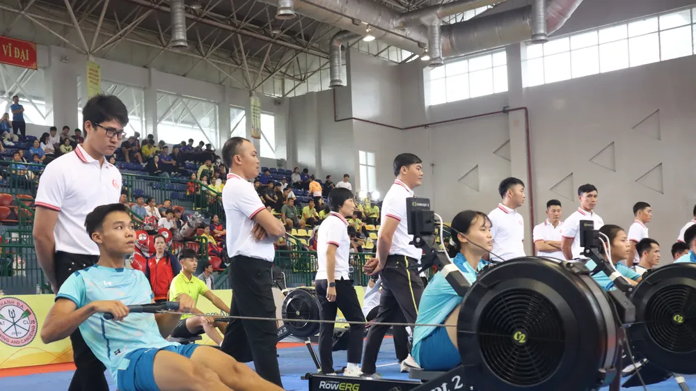 Giải đấu thu hút 13 đơn vị tranh tài. Ảnh: THANH TÙNG 