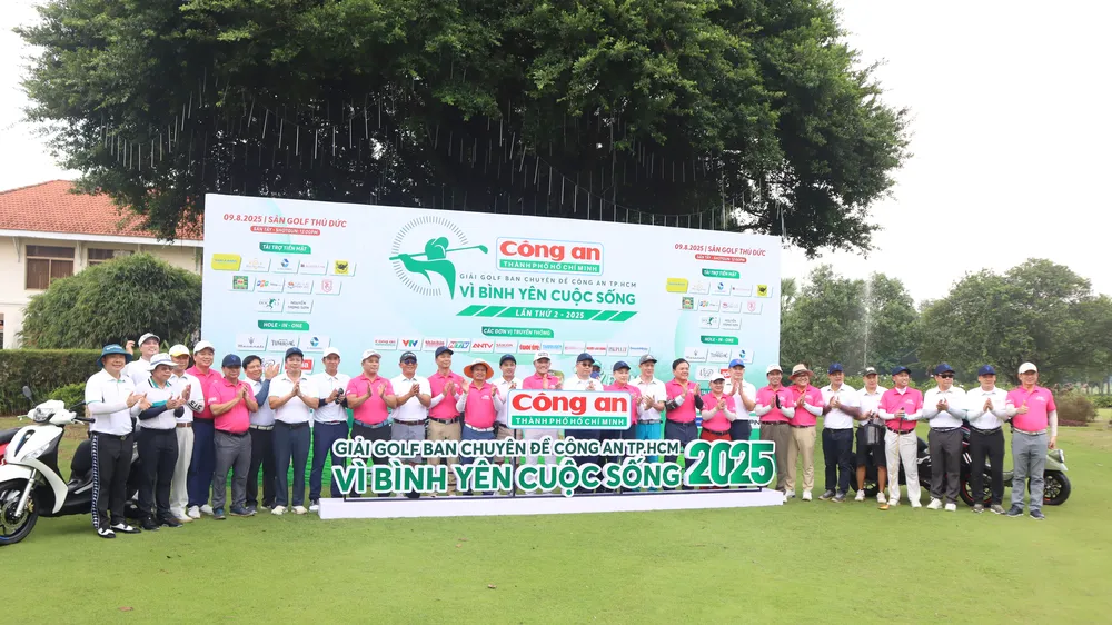 Các tuyển thủ dự giải tham dự lễ khai mạc. Ảnh: THANH TÙNG 