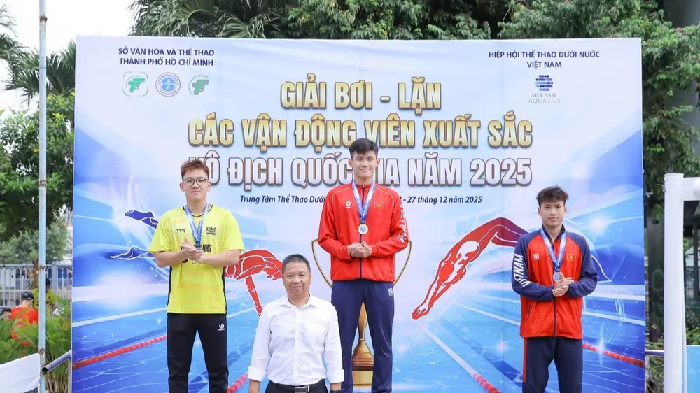 Kình ngư Phạm Thanh Bảo giành HCV ở 100m ếch nam