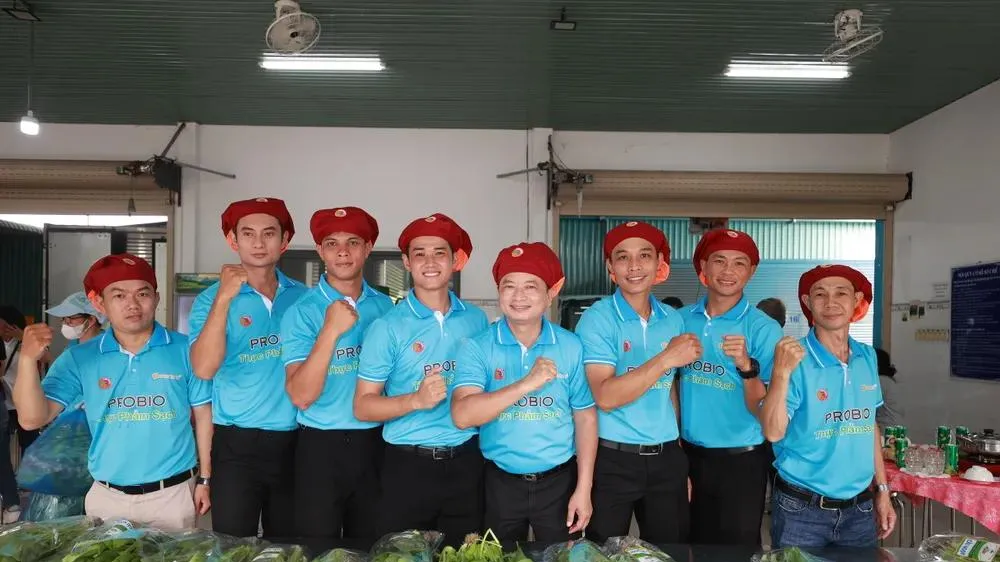 Tập thể nhân viên tại Probio luôn trách nhiệm, đề cao sự tận tâm trong công tác cung cấp các suất ăn cho học sinh tại nhiều trường. Ảnh: DŨNG PHƯƠNG 