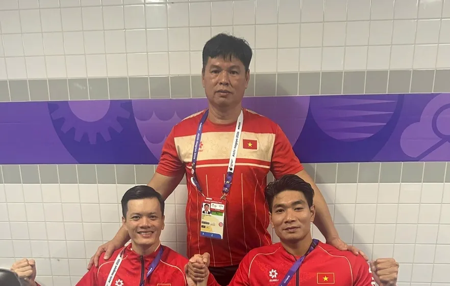 Kình ngư Đỗ Thanh Hải (phải) giành HCV tại Asian Para Games 2026. Ảnh: H.T