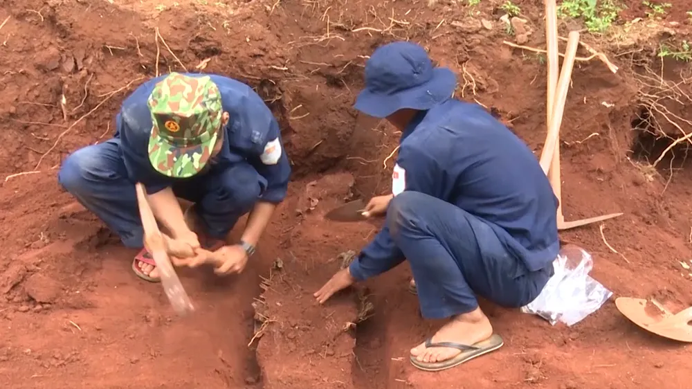 Lộc Ninh bàn giao 42 hài cốt liệt sĩ về an táng tại Nghĩa trang liệt sĩ