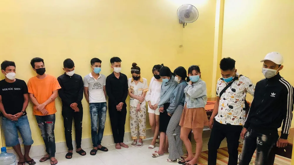 12 thanh niên hỗn chiến gần siêu thị Big C Tân Hiệp